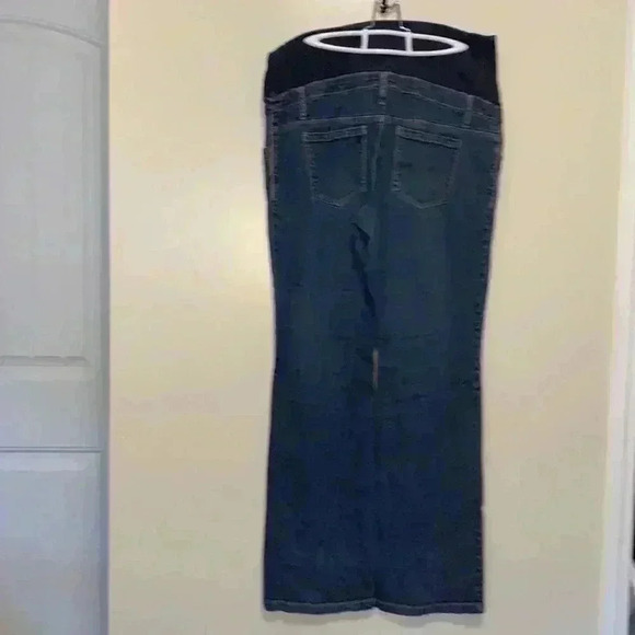 Thyme Maternity Jeans. Size large. - Picture 2 of 3